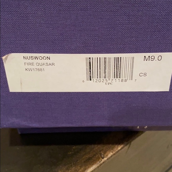 Gorgeous Burgundy Stuart Weitzman Pumps Size 9 - Picture 4 of 4